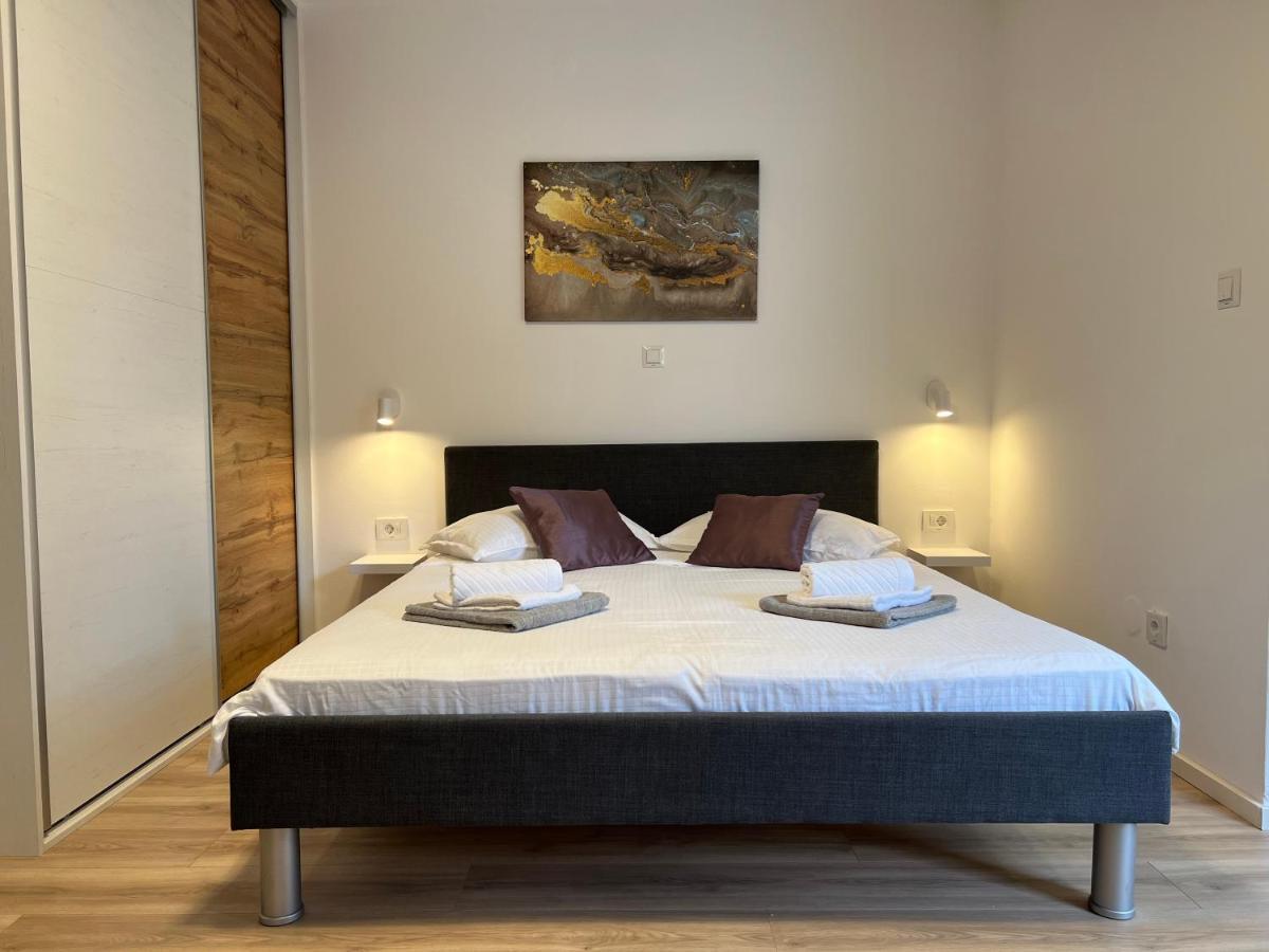 Apartmani Ivelic Supetar Exterior foto