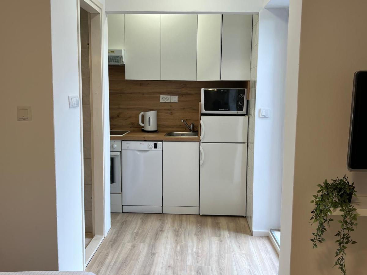 Apartmani Ivelic Supetar Exterior foto