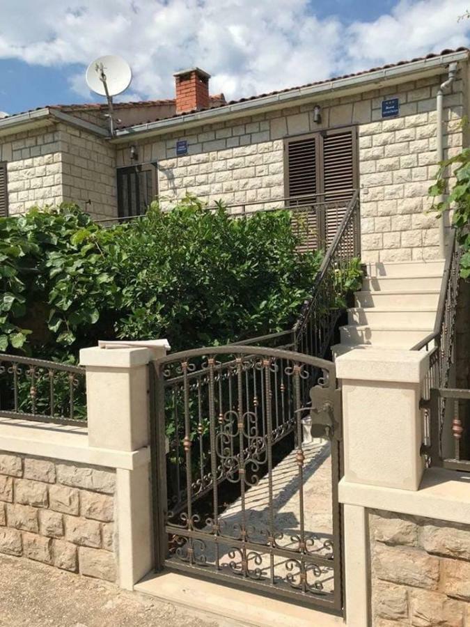 Apartmani Ivelic Supetar Exterior foto