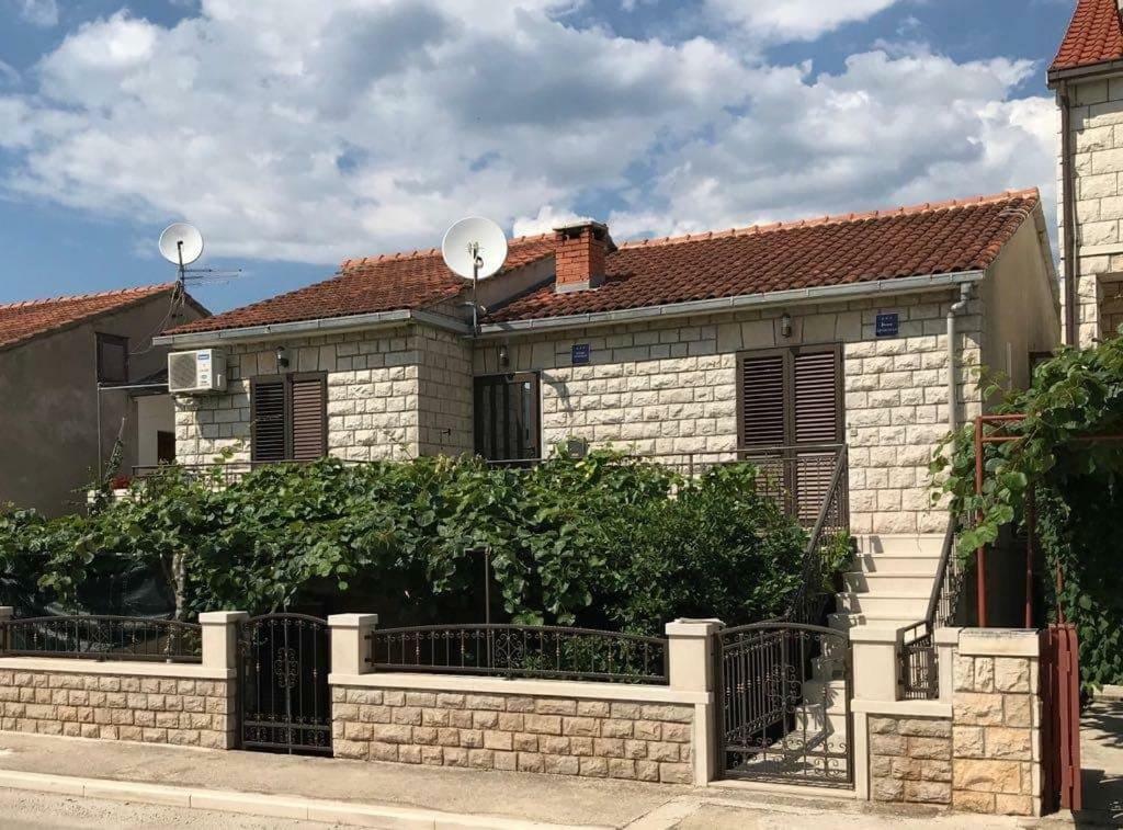 Apartmani Ivelic Supetar Exterior foto