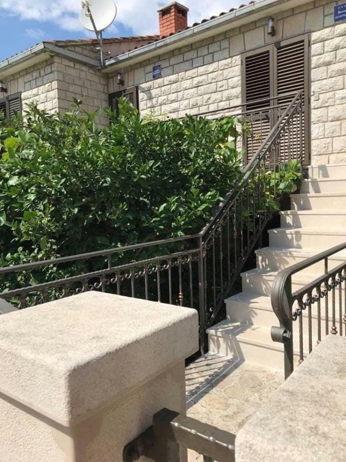 Apartmani Ivelic Supetar Exterior foto